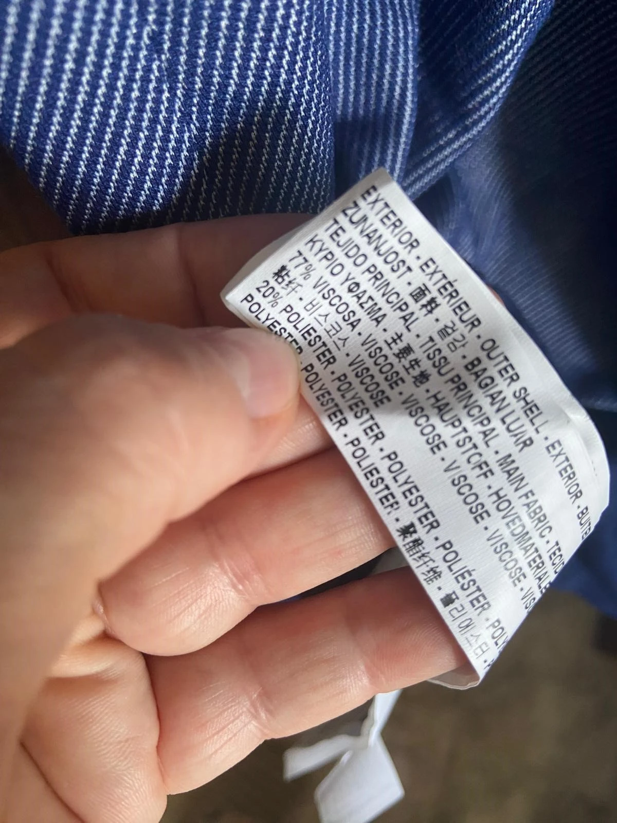 Vestido em tons de azul, sem mangas, saia rodada. Stradivarius. Tamanho P – photo 10
